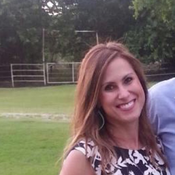 Profile Picture of Taryn Sharp (@tarynd123) on Poshmark