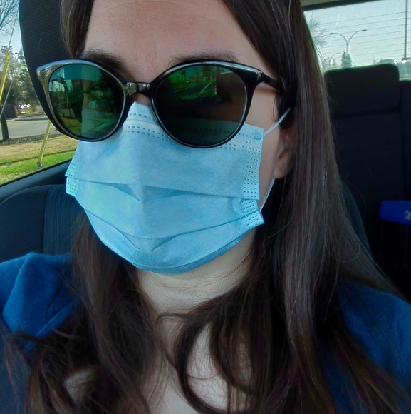 Profile Picture of Anick Lavictoire (@everdistracted) on Poshmark