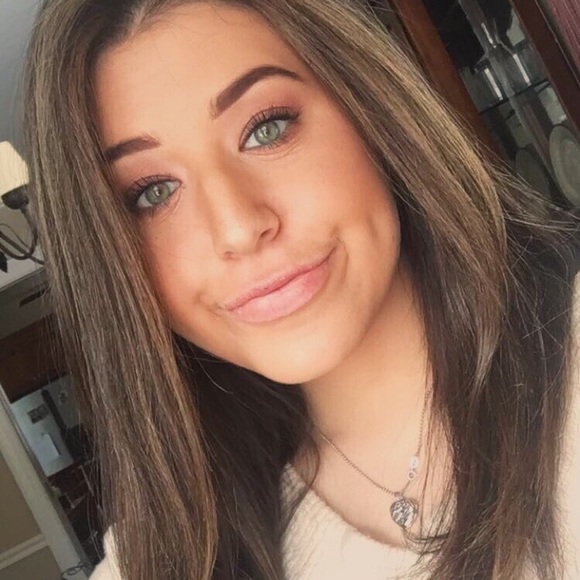 Profile Picture of Brooke Dainis (@bdainis) on Poshmark