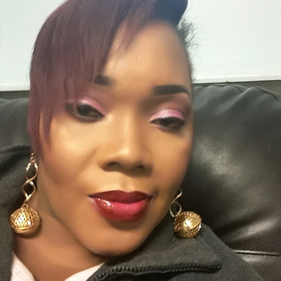 Profile Picture of Josephine Bakare (@ajoke123) on Poshmark