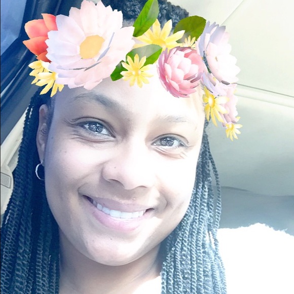 Profile Picture of Lakendra Jimenez (@kierrarivers) on Poshmark