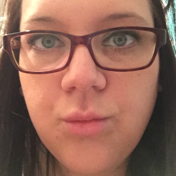 Profile Picture of Lisa Molacek (@lisammolacek) on Poshmark