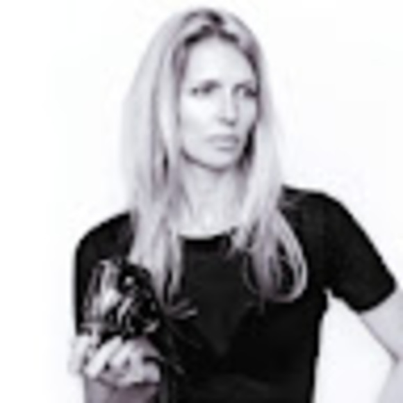 Profile Picture of Zenija Esmits (@zenijaesmits) on Poshmark