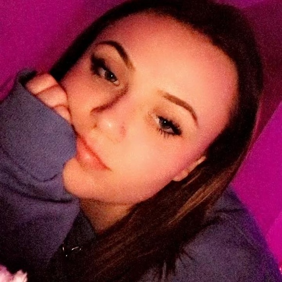 Profile Picture of Hannah Vanscoder (@hannahvanscoder) on Poshmark