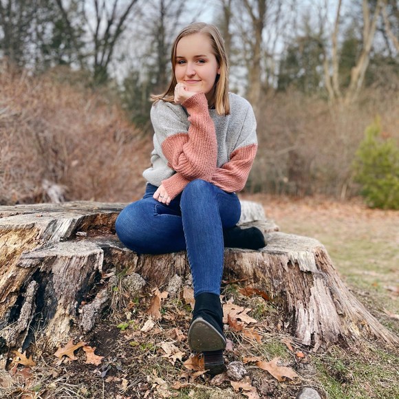 Profile Picture of Meg Sullivan (@megsullivan1028) on Poshmark