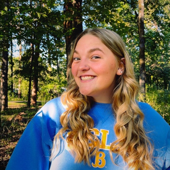 Profile Picture of Alex Gabala (@alex_gabala) on Poshmark