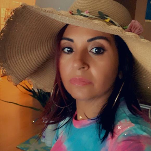 Dirlene Silva - Poshmark Profile Picture of Dirlene Silva (@dirlene_silva) on Poshmark