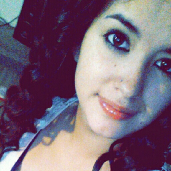 Profile Picture of Desaray Johnstun (@desaray_95) on Poshmark