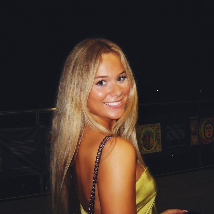 Profile Picture of Laura (@lauraskoff) on Tiktok