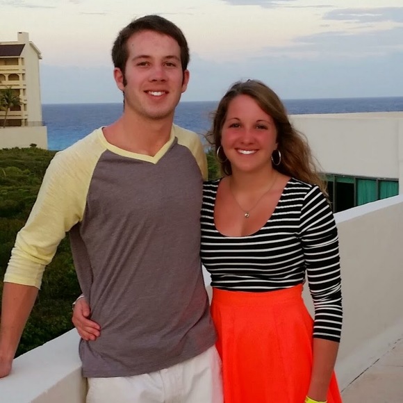 Profile Picture of Shayleigh Abbott (@shaay_22) on Poshmark