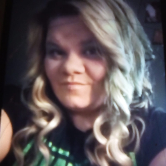 Profile Picture of Samantha Kujava (@samantha_kujava) on Poshmark