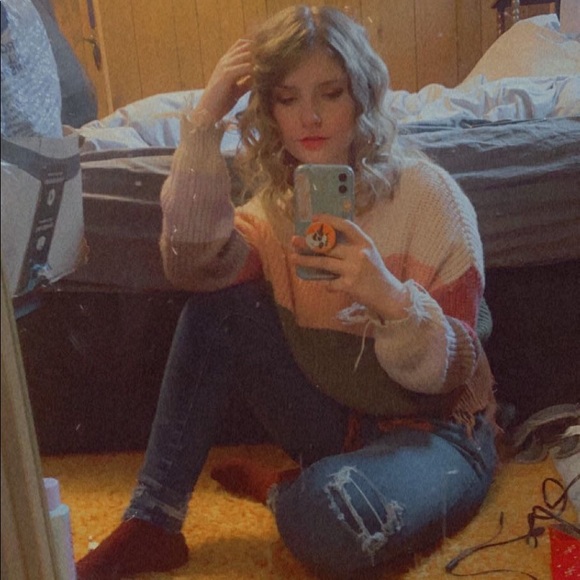 Profile Picture of Sage Fessenden (@fessenden23) on Poshmark