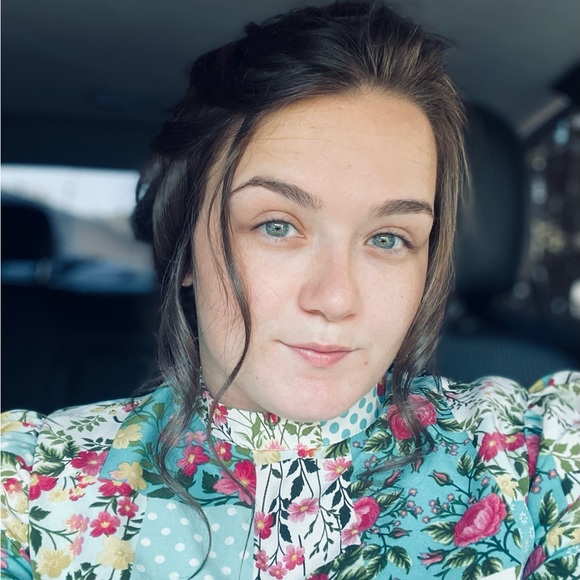 Profile Picture of Carissa Sturtevant (@carissasergent) on Poshmark