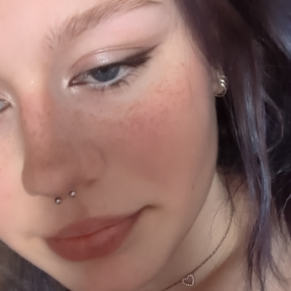 Profile Picture of Ryleigh Lingbeck (@rylingbeck) on Poshmark