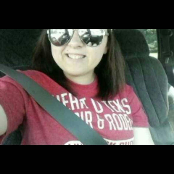 Profile Picture of Felicity Martin (@felicia_2016) on Poshmark