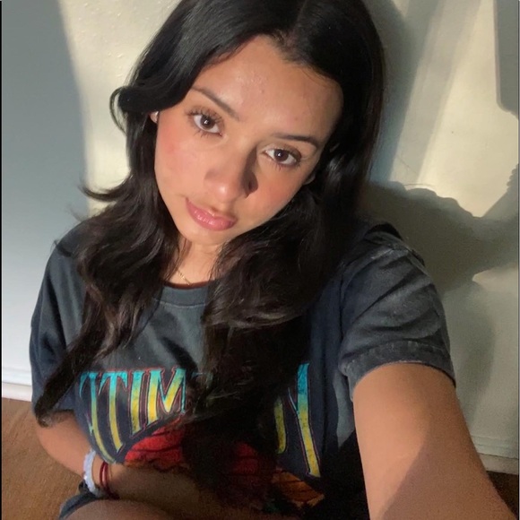 Mia Araceli - Poshmark Profile Picture of Mia Araceli (@miaassanchez) on Poshmark