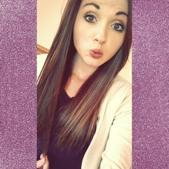 Profile Picture of Kassydi Stefanelli (@stefanelli_1) on Poshmark