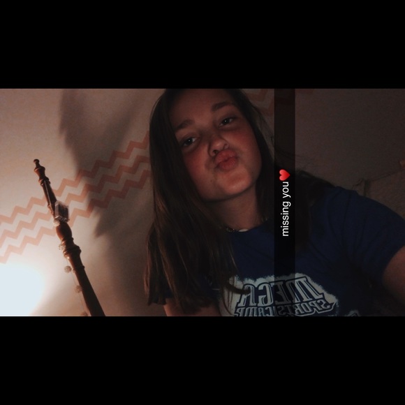 Profile Picture of Abigail Iseminger (@a_iseminger) on Poshmark