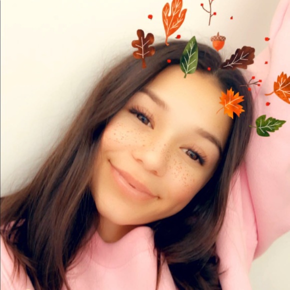 Profile Picture of Tila Bindell (@tilabindell) on Poshmark