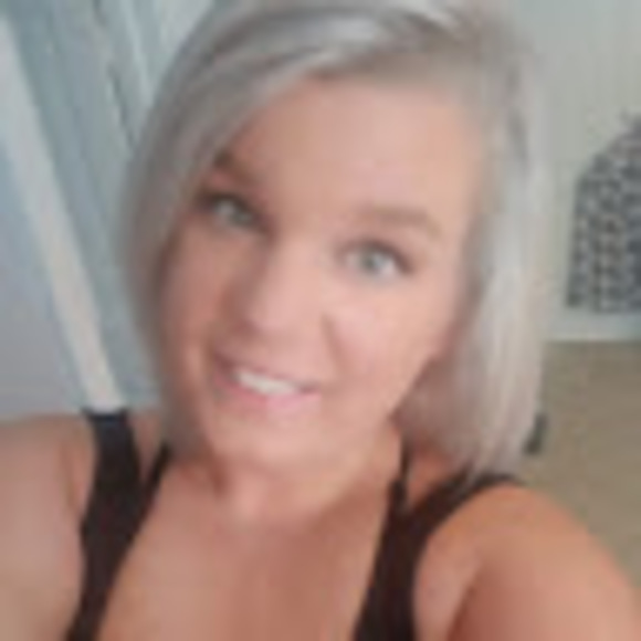 Profile Picture of Audrey Lantz (@audreylantz) on Poshmark