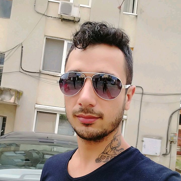 Profile Picture of Robert (@roberttrache) on Tiktok