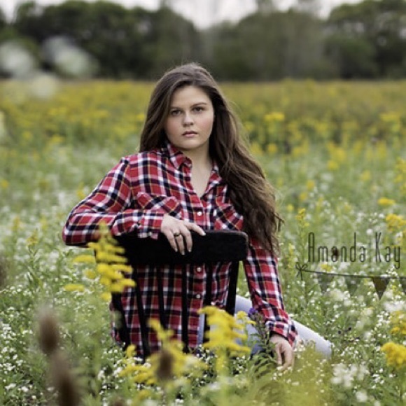 Profile Picture of Sara Benson (@sara_lee1) on Poshmark