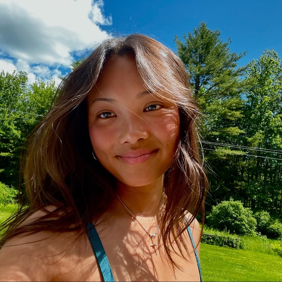 Profile Picture of Lydia Celani (@lydiacelani) on Poshmark