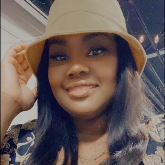 Profile Picture of Brentoria Neely (@tori_neely) on Poshmark