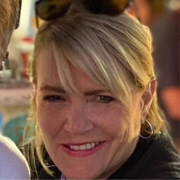 Profile Picture of Kris Mehmen (@krismehmen) on Poshmark