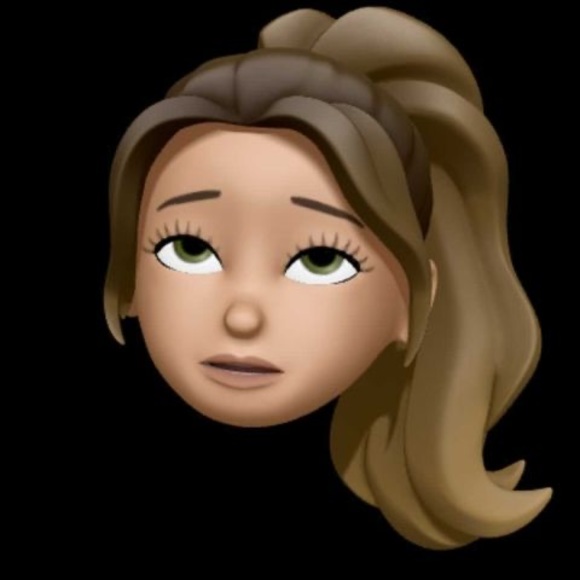 Profile Picture of Laura Howison (@laura_howison) on Poshmark