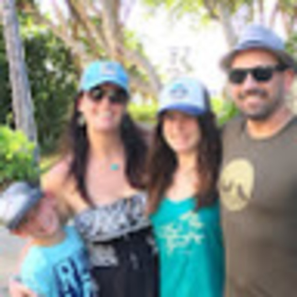 Profile Picture of Stephanie Sardella (@stephbeme) on Poshmark