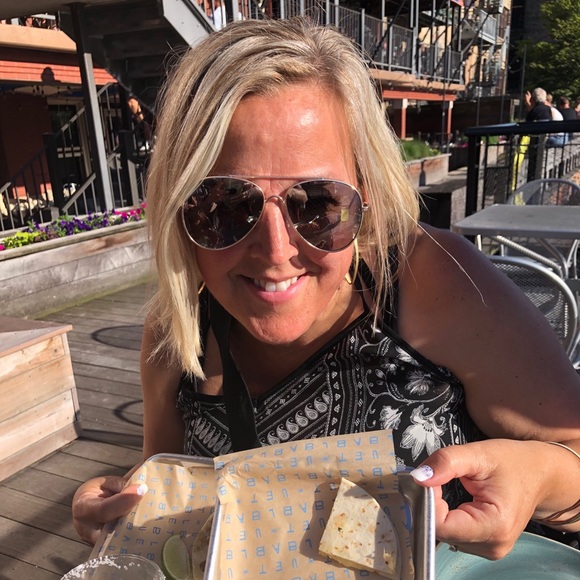 Profile Picture of Karen Heyer (@letlovewin3) on Poshmark