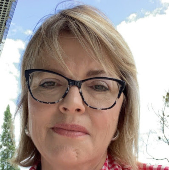 Profile Picture of Sue Tanski (@sjt27solitude) on Poshmark
