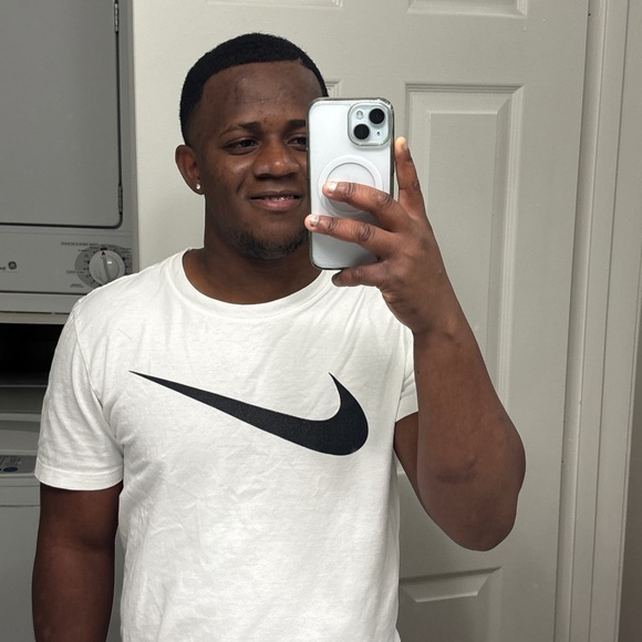Profile Picture of Nestor Rivero palacios (@nestorrivero990) on Poshmark