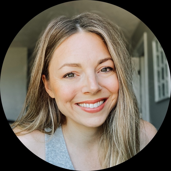 Profile Picture of Heather Mennow (@mennowh) on Poshmark