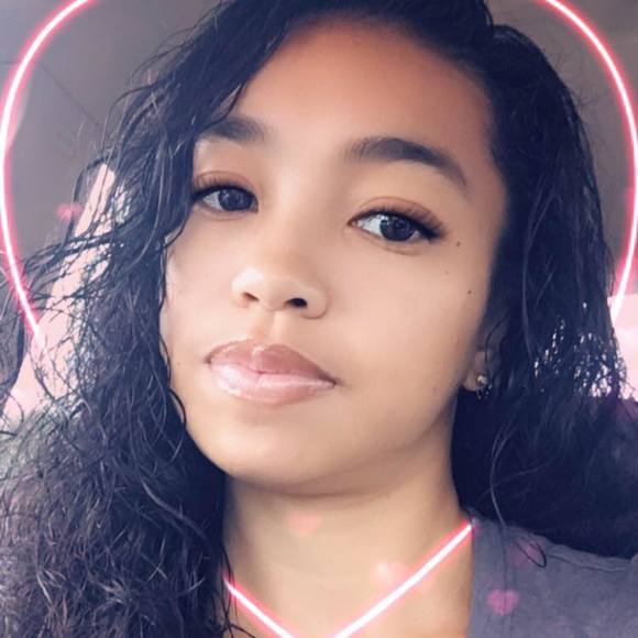 Profile Picture of Alecia Cope (@cope_alecia) on Poshmark