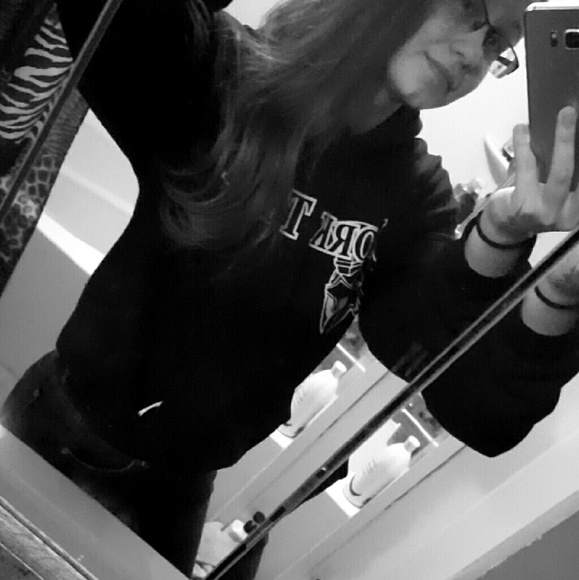 Profile Picture of Kaile Oyler (@kailemarie1) on Poshmark