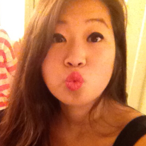 Profile Picture of Hannah Chang (@hannahchang) on Poshmark