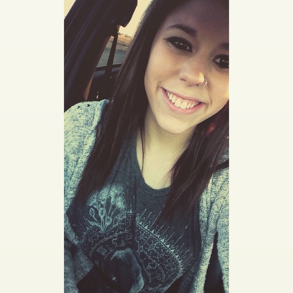 Profile Picture of Mikela Brinkley (@mikelaaa_b) on Poshmark