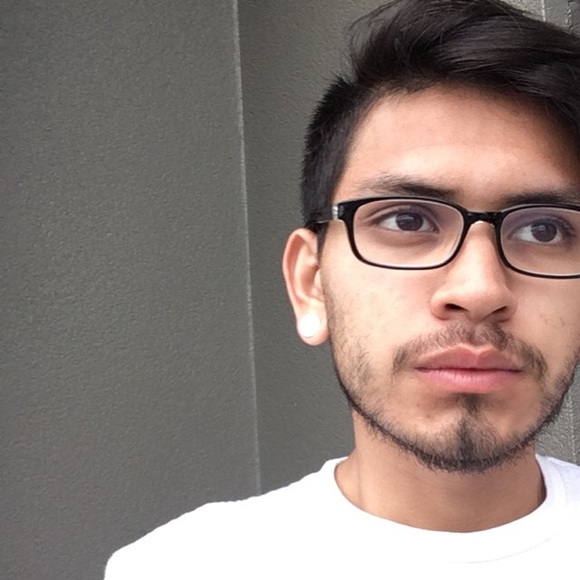 Profile Picture of Carlos Obando (@carlose00bando) on Poshmark