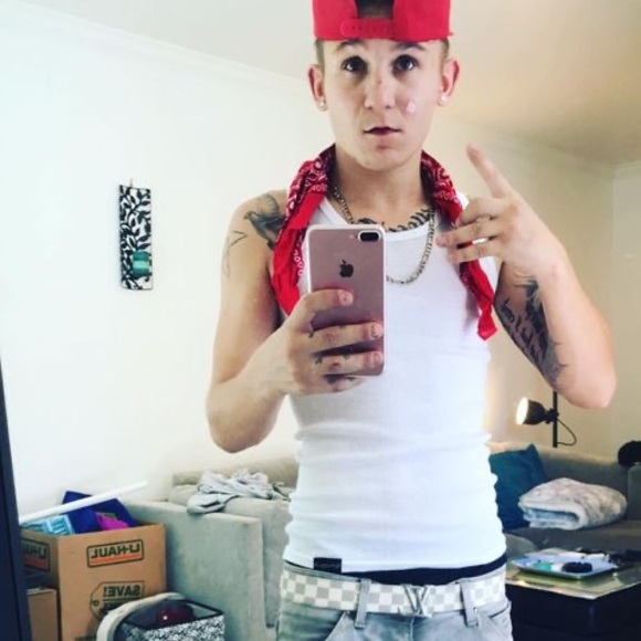 Profile Picture of David Hay (@eestikook) on Poshmark