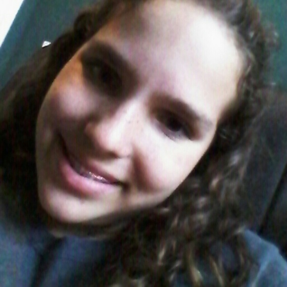 Profile Picture of Anna Baack (@annascloset101) on Poshmark