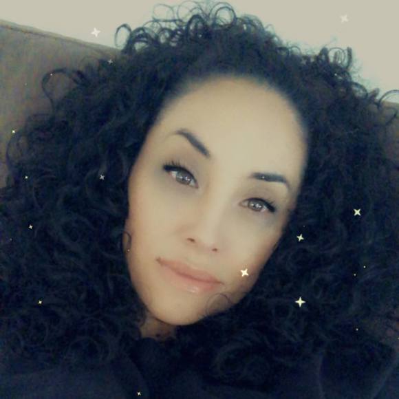 Profile Picture of Kim Devlin (@kimclopez79) on Poshmark