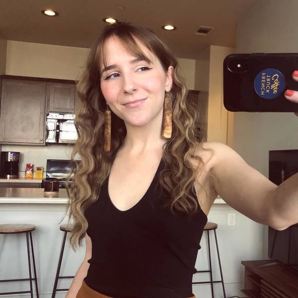 Profile Picture of Madison Fields (@mfiel17) on Poshmark