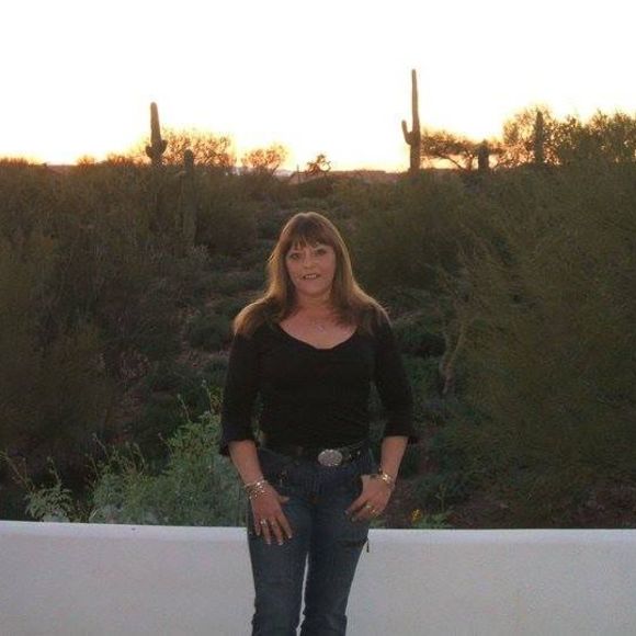 Profile Picture of Shelly Lynch (@shellydlynch) on Poshmark