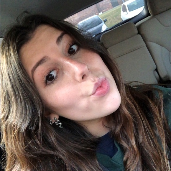 Profile Picture of Kate Ehrlich (@katehrlich) on Poshmark