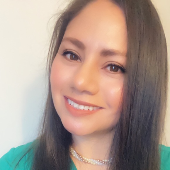 Cristina Cuellar - Poshmark Profile Picture of Cristina Cuellar (@cristinacc25) on Poshmark