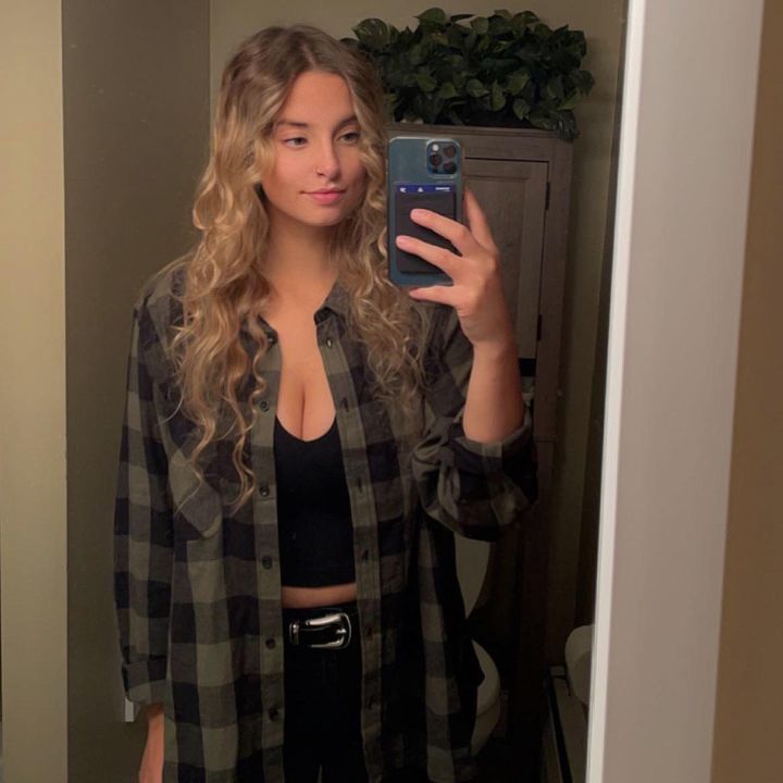 Profile Picture of Courtney:) (@courtneymhenry) on Tiktok