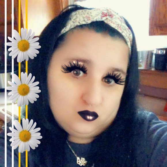 Profile Picture of Shelly Hixson stephens (@shellyhixson649) on Poshmark