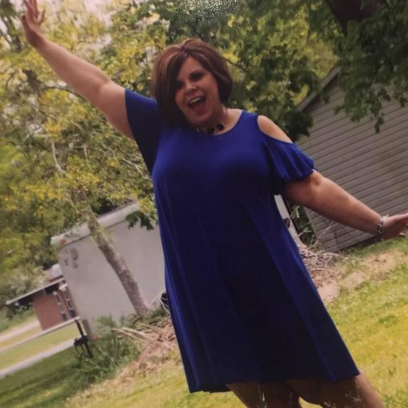 Profile Picture of Karen Joshlin (@karenjoshlin) on Poshmark